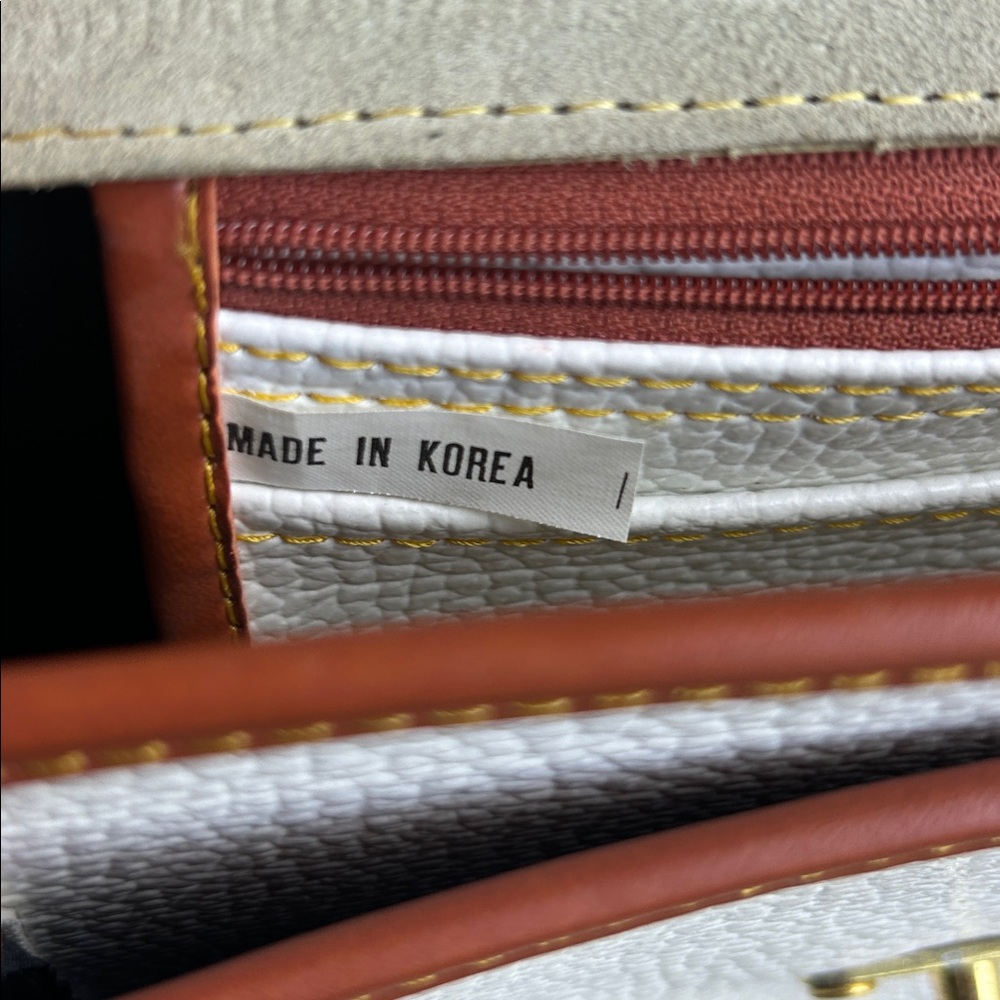 Vintage Made in Korea White and Brown Distressed Leather Crossbody Bag - Picture 6 of 7